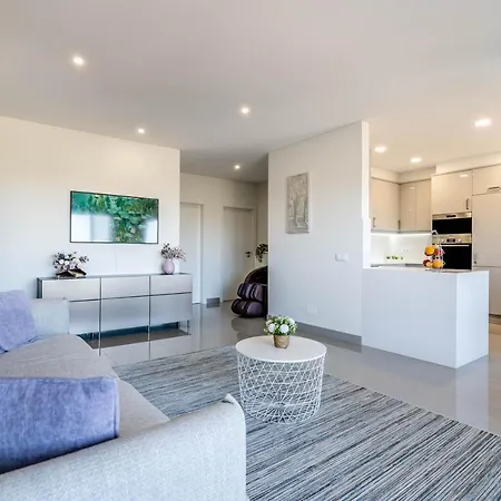 Appartamento Emerson Plaza Stunning 2 Bedroom With Sea View *