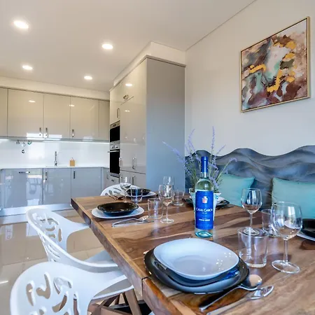 Apartment Emerson Plaza Stunning 2 Bedroom With Sea View